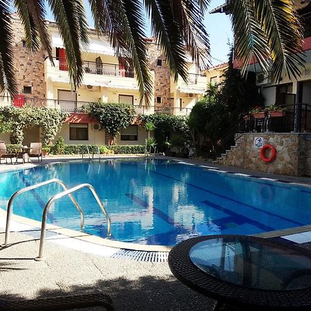 Pelli Hotel Pefkochori Bagian luar foto
