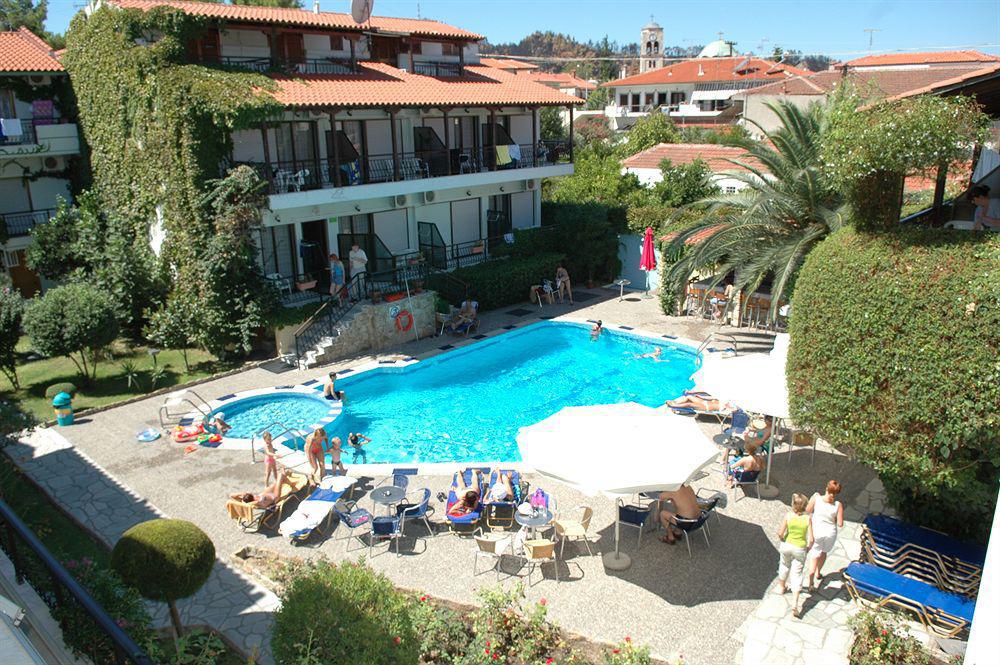 Pelli Hotel Pefkochori Bagian luar foto