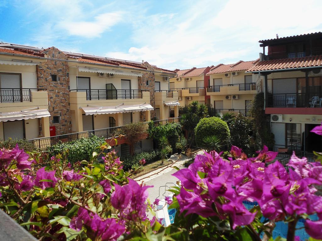 Pelli Hotel Pefkochori Bagian luar foto