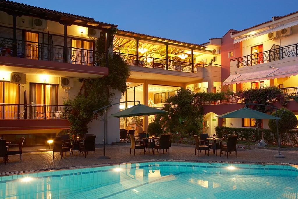 Pelli Hotel Pefkochori Bagian luar foto