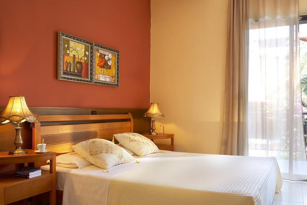Pelli Hotel Pefkochori Bagian luar foto