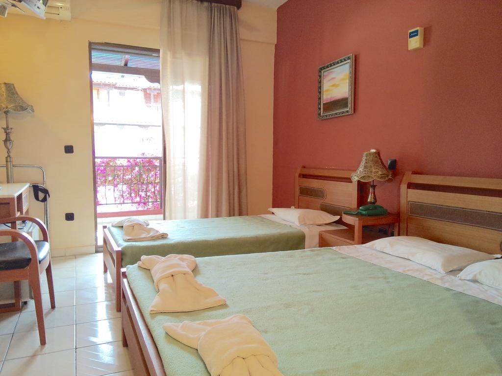 Pelli Hotel Pefkochori Bagian luar foto
