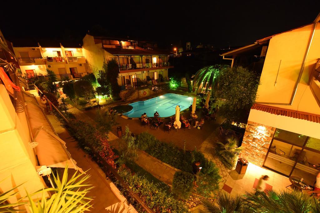 Pelli Hotel Pefkochori Bagian luar foto