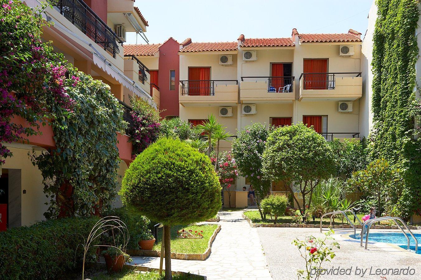 Pelli Hotel Pefkochori Bagian luar foto