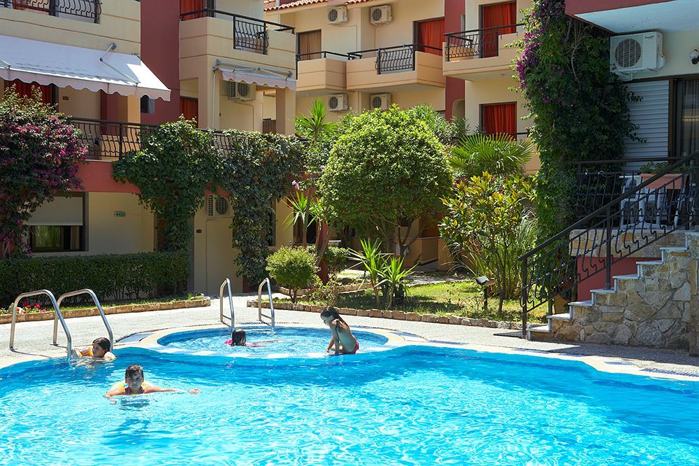 Pelli Hotel Pefkochori Bagian luar foto