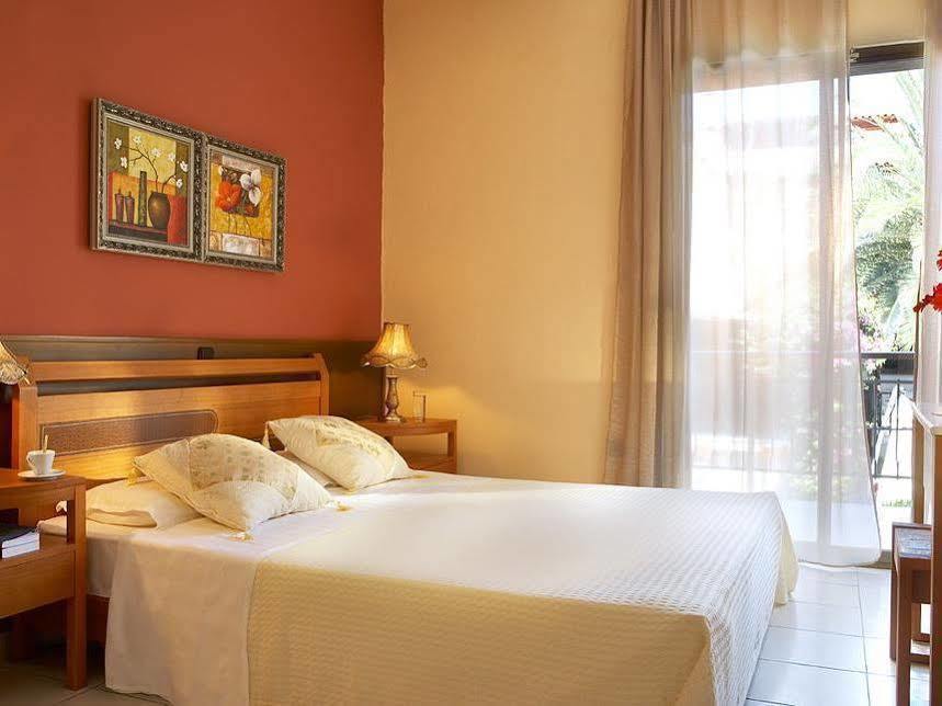 Pelli Hotel Pefkochori Bagian luar foto