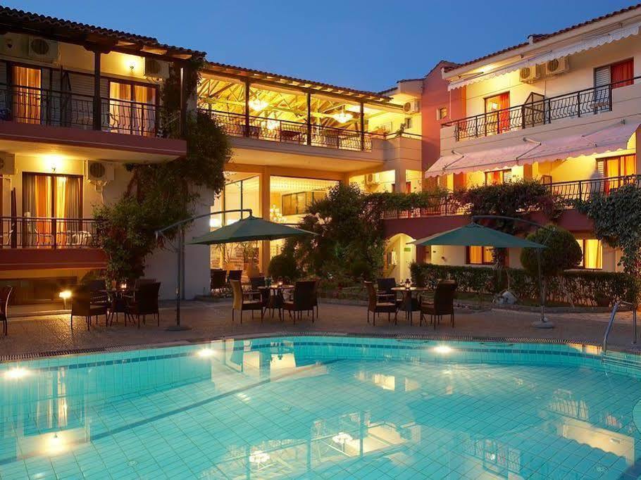 Pelli Hotel Pefkochori Bagian luar foto