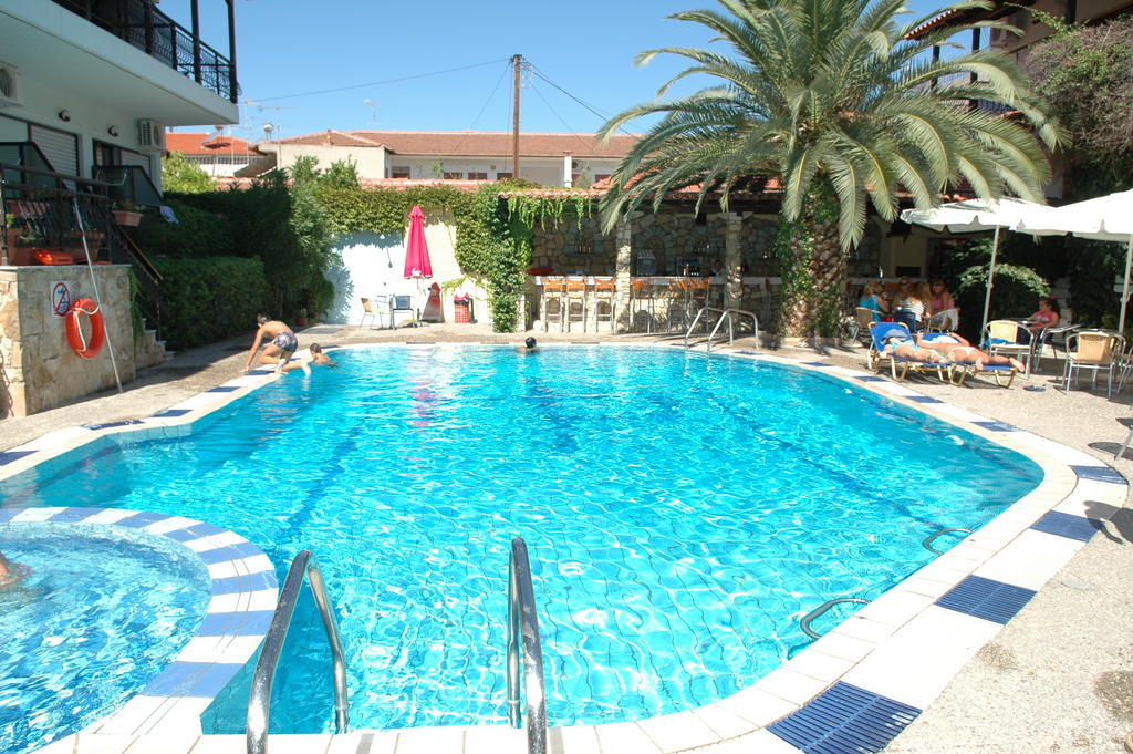 Pelli Hotel Pefkochori Bagian luar foto