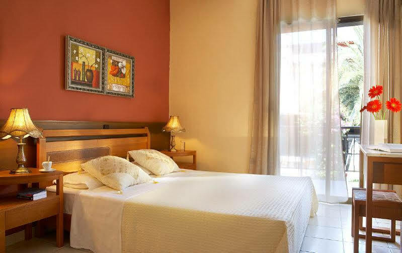 Pelli Hotel Pefkochori Bagian luar foto